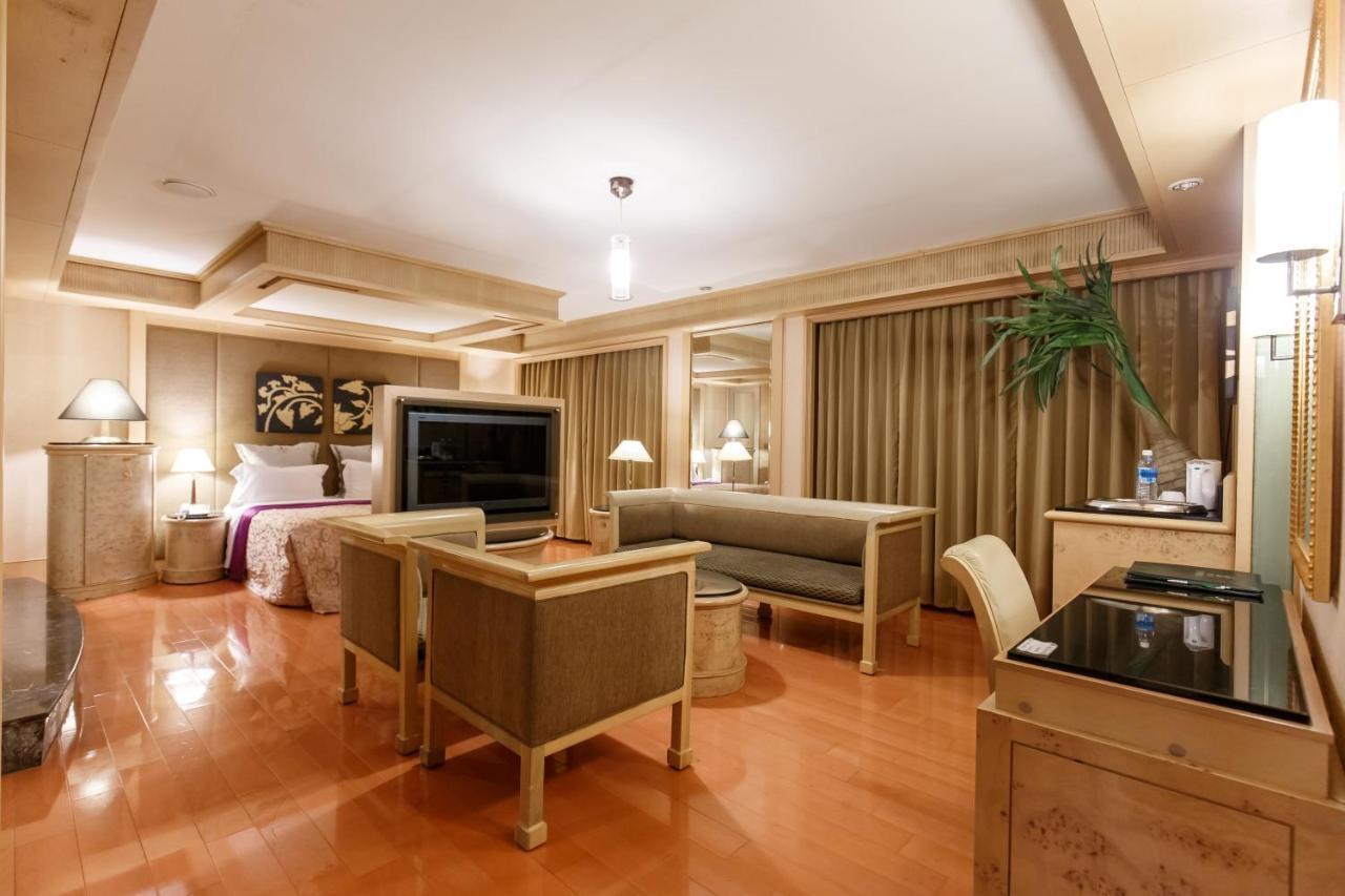 Love Tree Motel Taipei Exterior photo