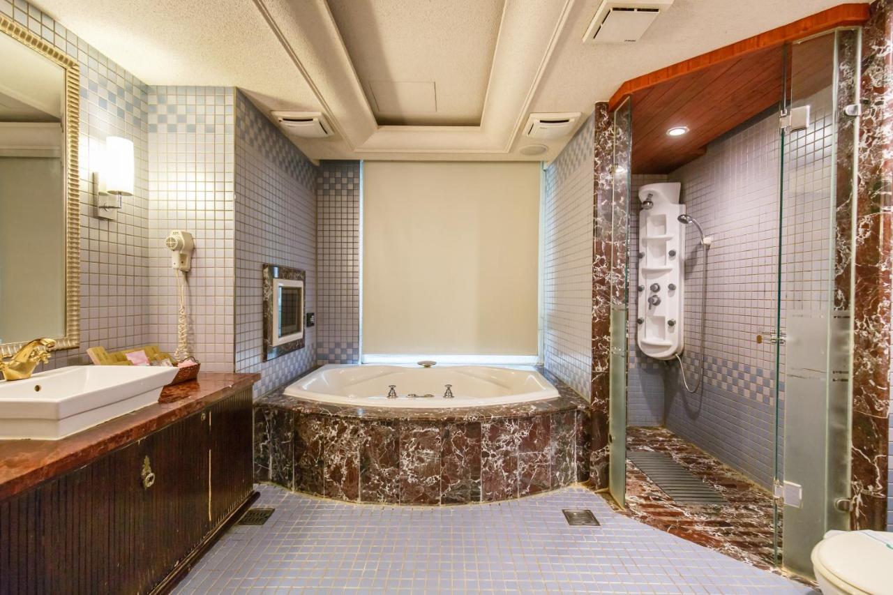 Love Tree Motel Taipei Exterior photo